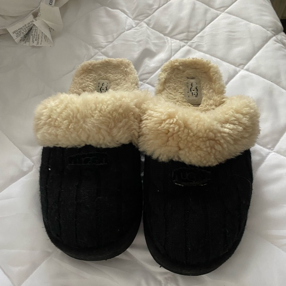 UGG SLIPPERS!!